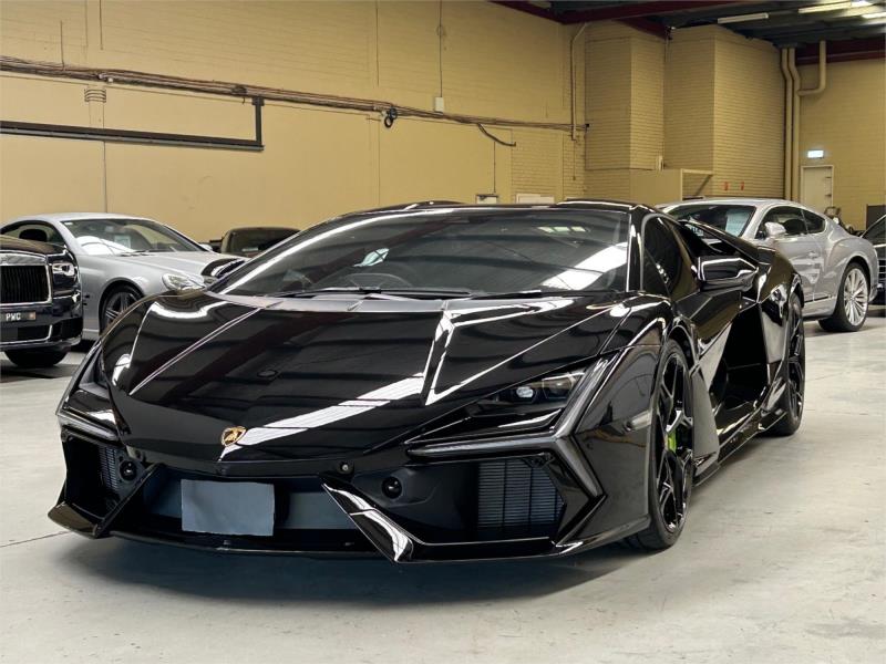 2025 Lamborghini Revuelto Coupe 744 MY25